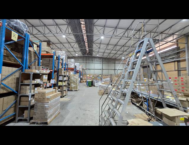 1,600M² WAREHOUSE TO LET IN SPARTAN